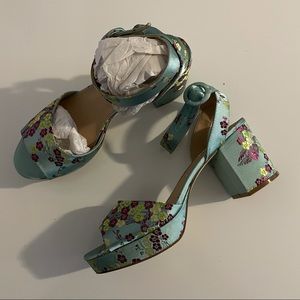 Steve Madden Women’s “Floral Multi Tickle” size 10